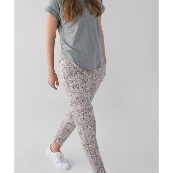 Lululemon B.F.T. Boyfriend Tee | V-Neck T-Shirt Women’s Sz 10 Gray Discontinued - Picture 1 of 6